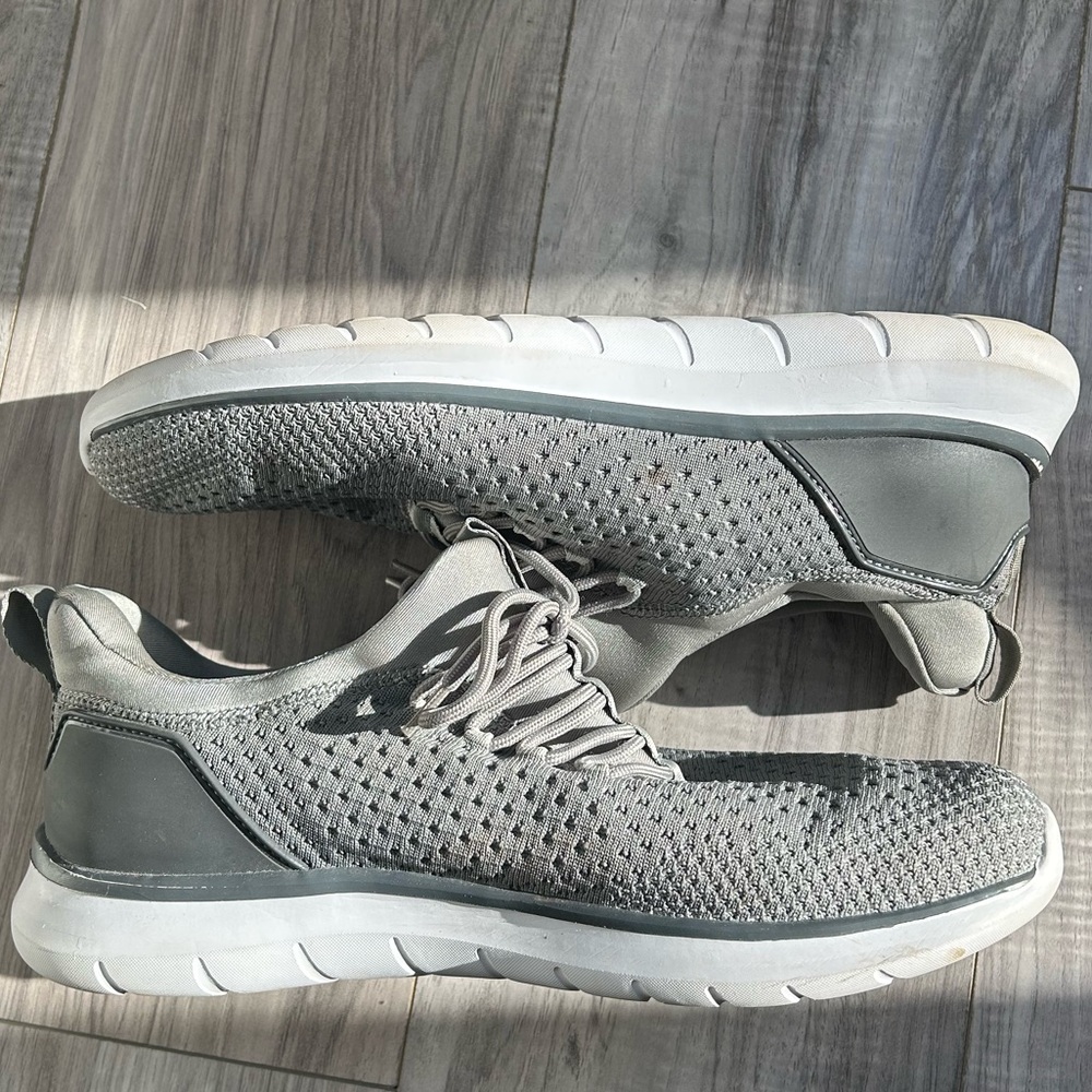Men's Gray Athletic Running Shoes